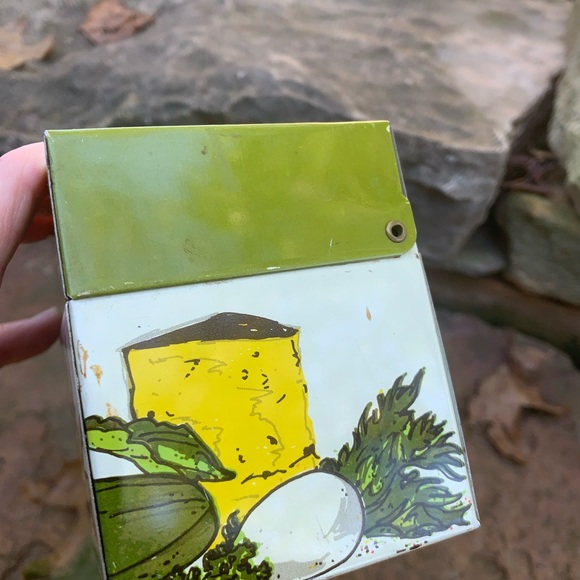 Vintage Vegetable Tin recipe box - Picture 2 of 6